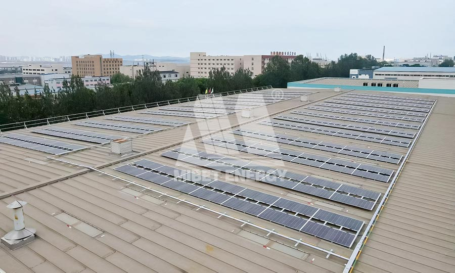 中國大連彩鋼瓦屋頂柔性組件項(xiàng)目-2