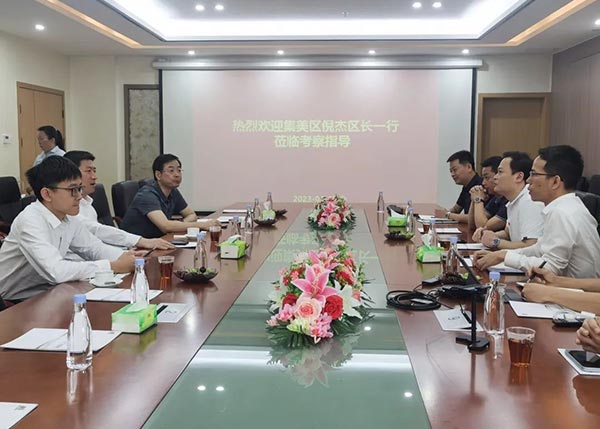 領(lǐng)導(dǎo)與會交流中