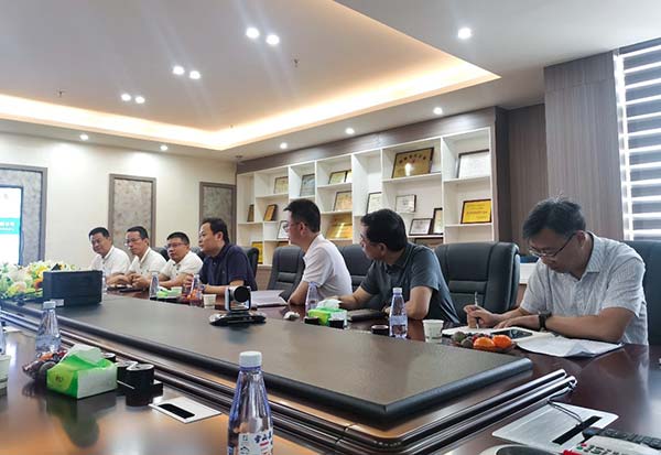 陳熹董事長攜高管團(tuán)隊(duì)與黃曉舟常務(wù)副市長一行會(huì)議交流中-2