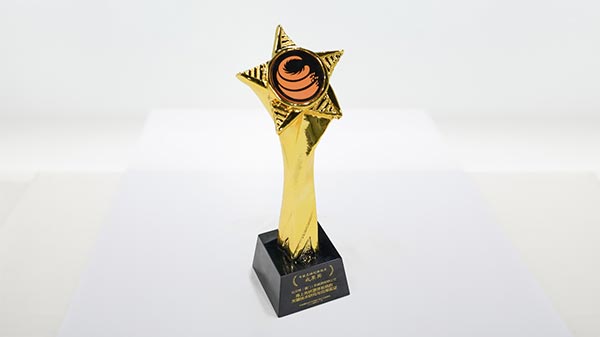 邁貝特獲得中國(guó)光儲(chǔ)創(chuàng)新技術(shù)成果獎(jiǎng)-獎(jiǎng)牌